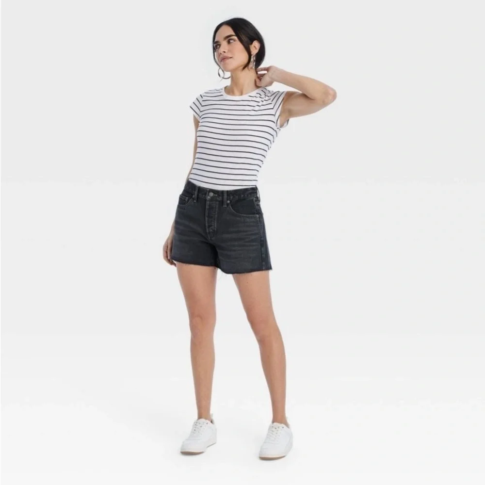Women's Mid-Rise 90's Baggy Denim Shorts - Universal Thread™ Black Wash